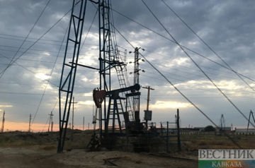 Oil price slips to $70